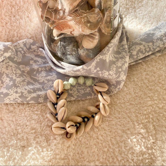 seashell cream mint puka shell bracelet - Picture 9 of 9